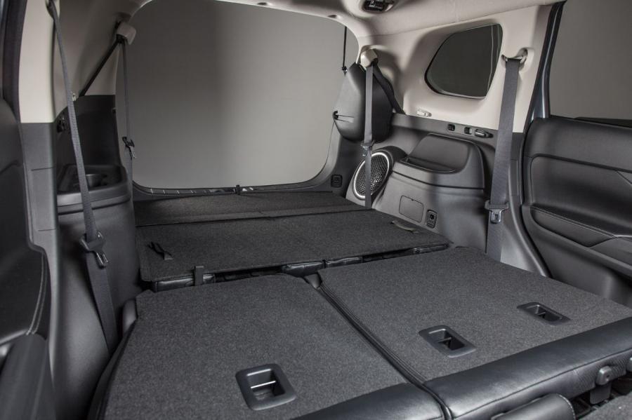  Mitsubishi Outlander 2014 года  (фото 38 из 136)